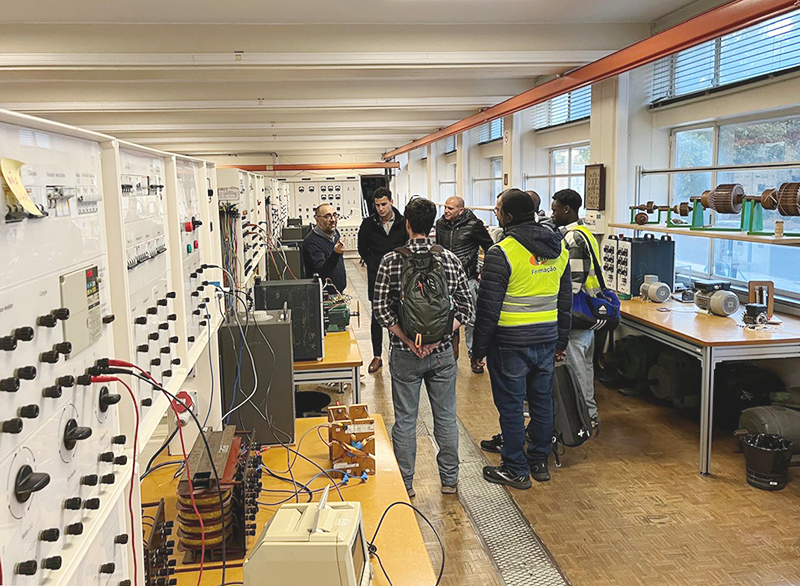 Visita do CENFIC ao Laboratório DEEEA