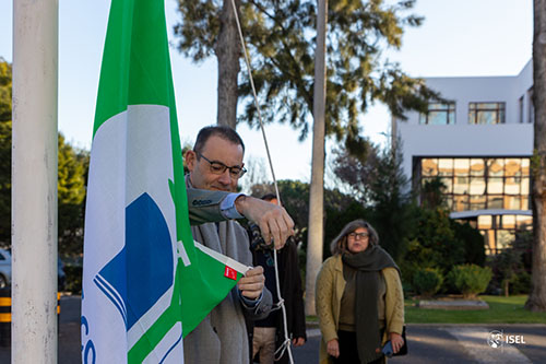 Presidente do ISEL hasteia a bandeira - EcoCampus 2023-2024